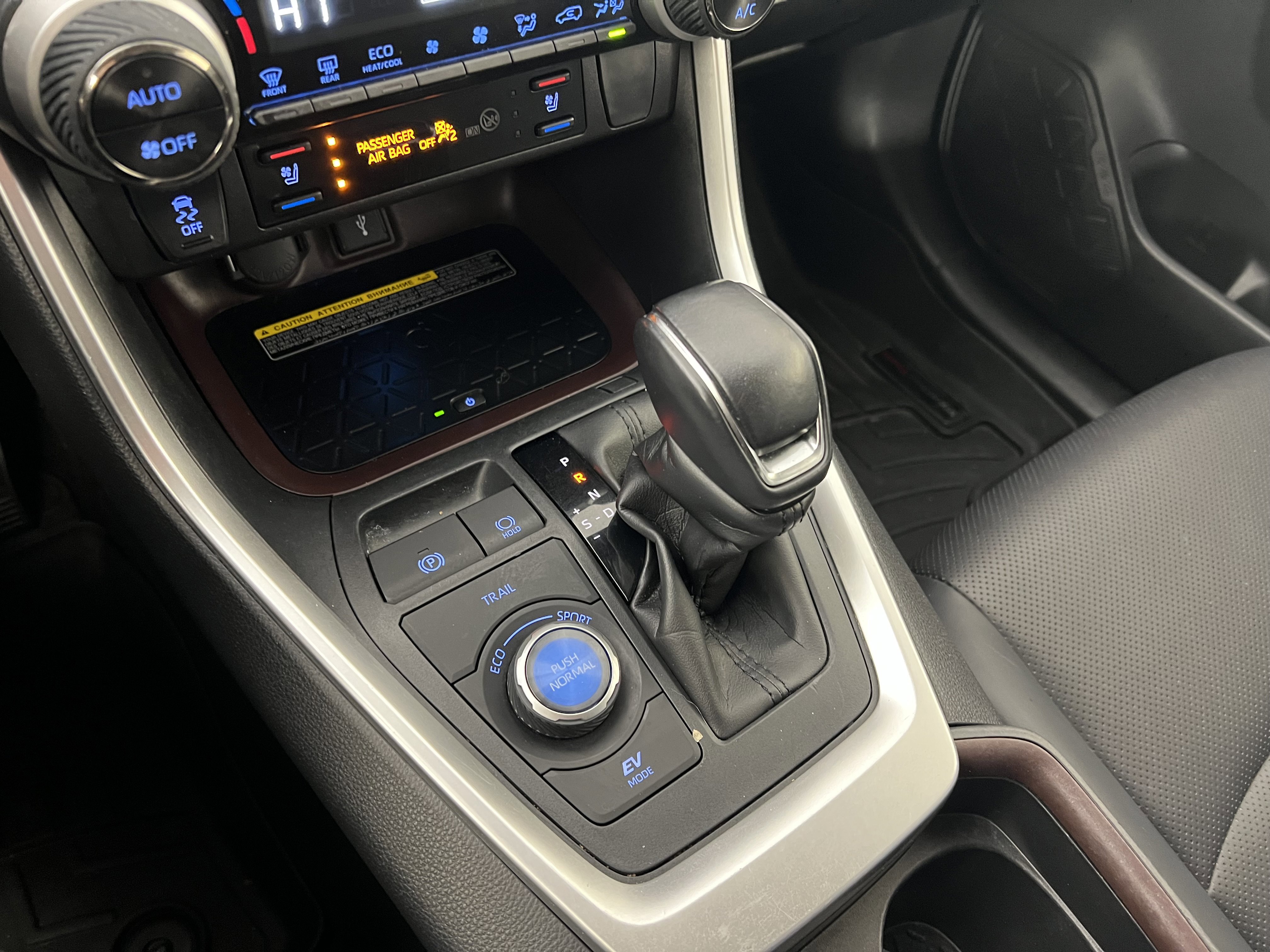 Used 2020 Toyota RAV4 Limited image 33