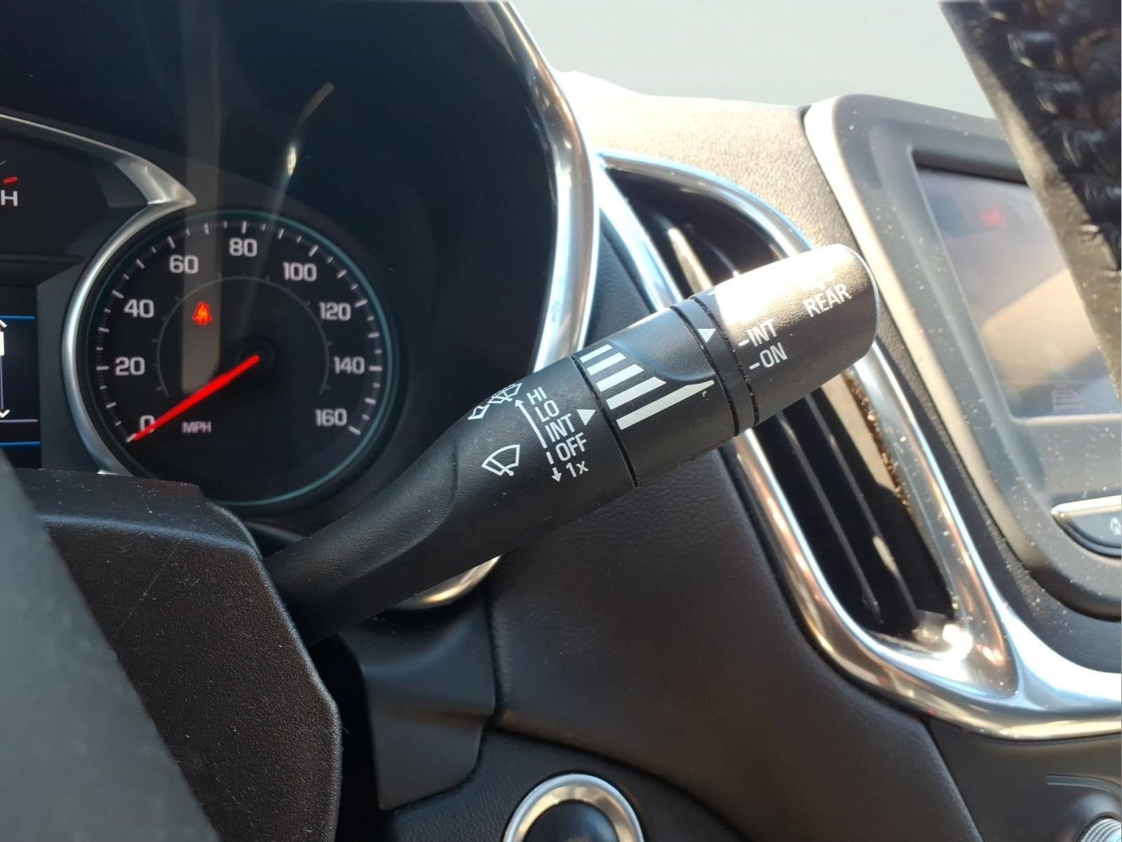 Used 2022 Chevrolet Equinox LT FWD image 17
