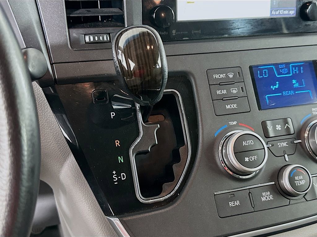 Used 2017 Toyota Sienna XLE image 17