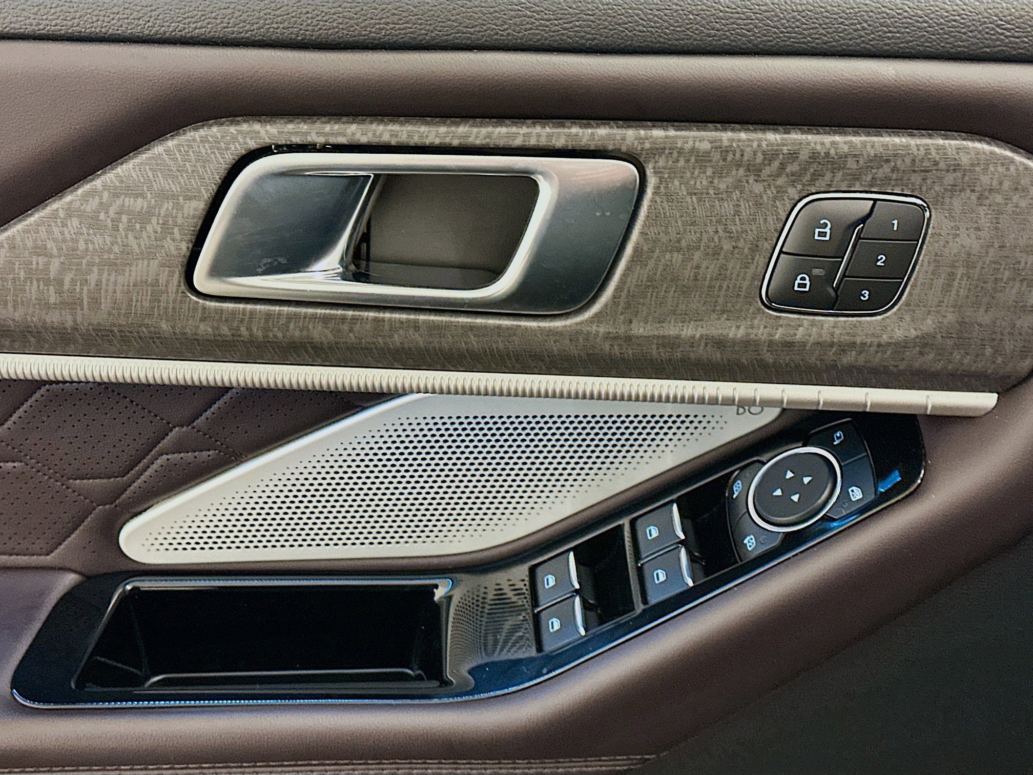 Used 2025 Ford Explorer Platinum w/ LUX Leather Package image 15