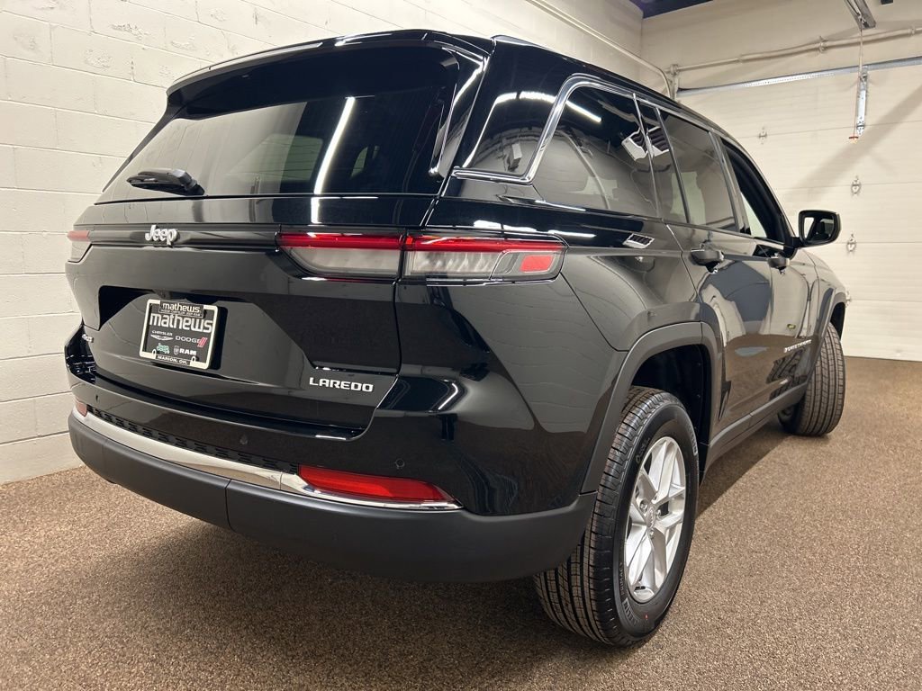 New 2026 Jeep Grand Cherokee Laredo X AWD/4WD image 2