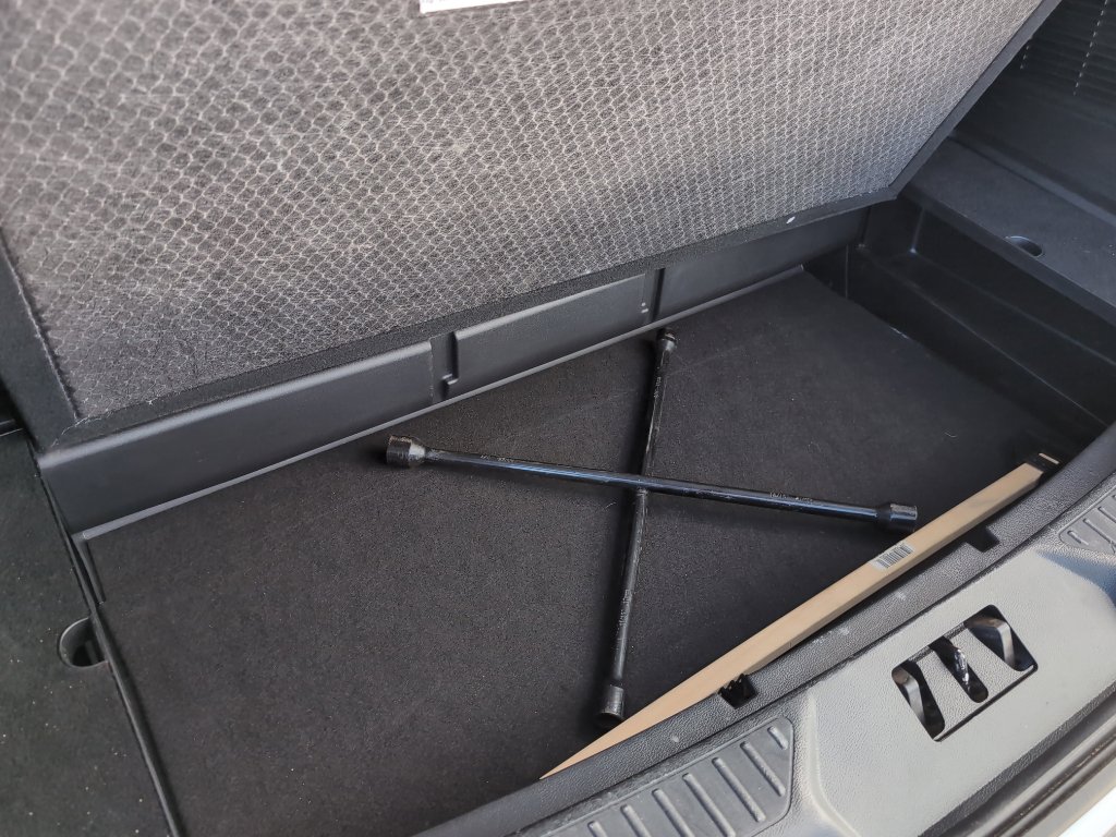 Used 2023 Ford Explorer XLT w/ Equipment Group 202A image 32