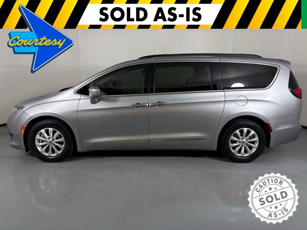 Used 2017 Chrysler Pacifica Touring-L FWD image 5