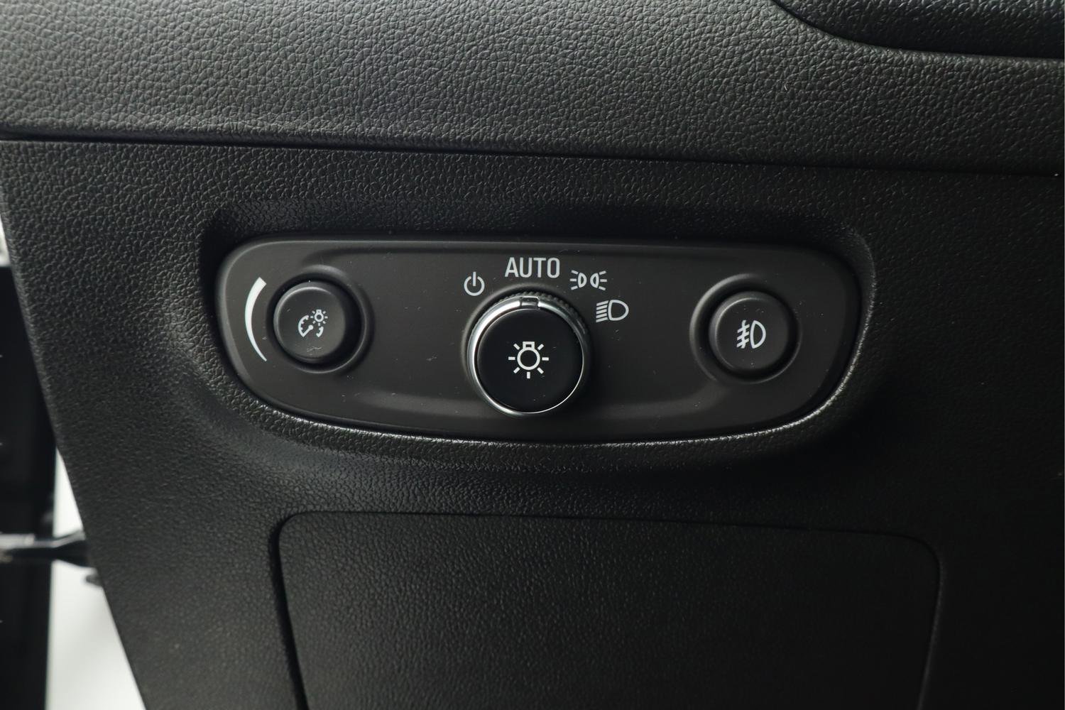 Certified 2022 Buick Encore GX Preferred w/ Cold Weather Comfort Package AWD/4WD image 20