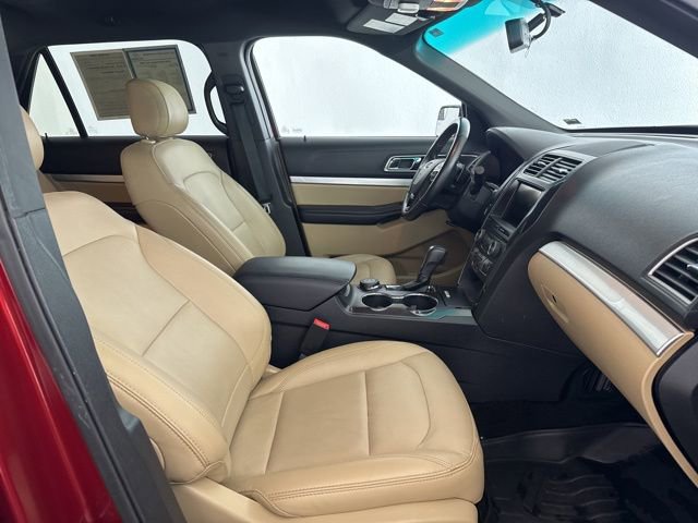 Used 2016 Ford Explorer XLT w/ Equipment Group 202A image 21