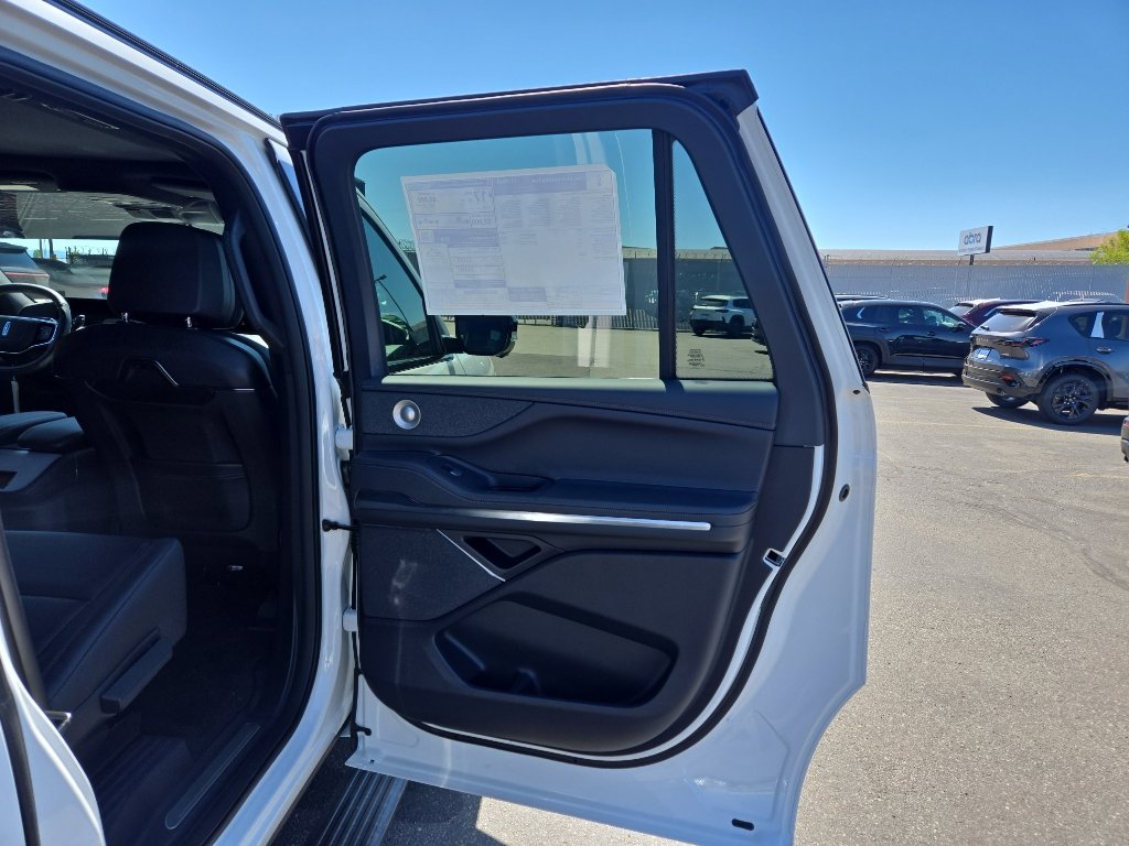New 2026 Lincoln Navigator L Reserve AWD/4WD image 16