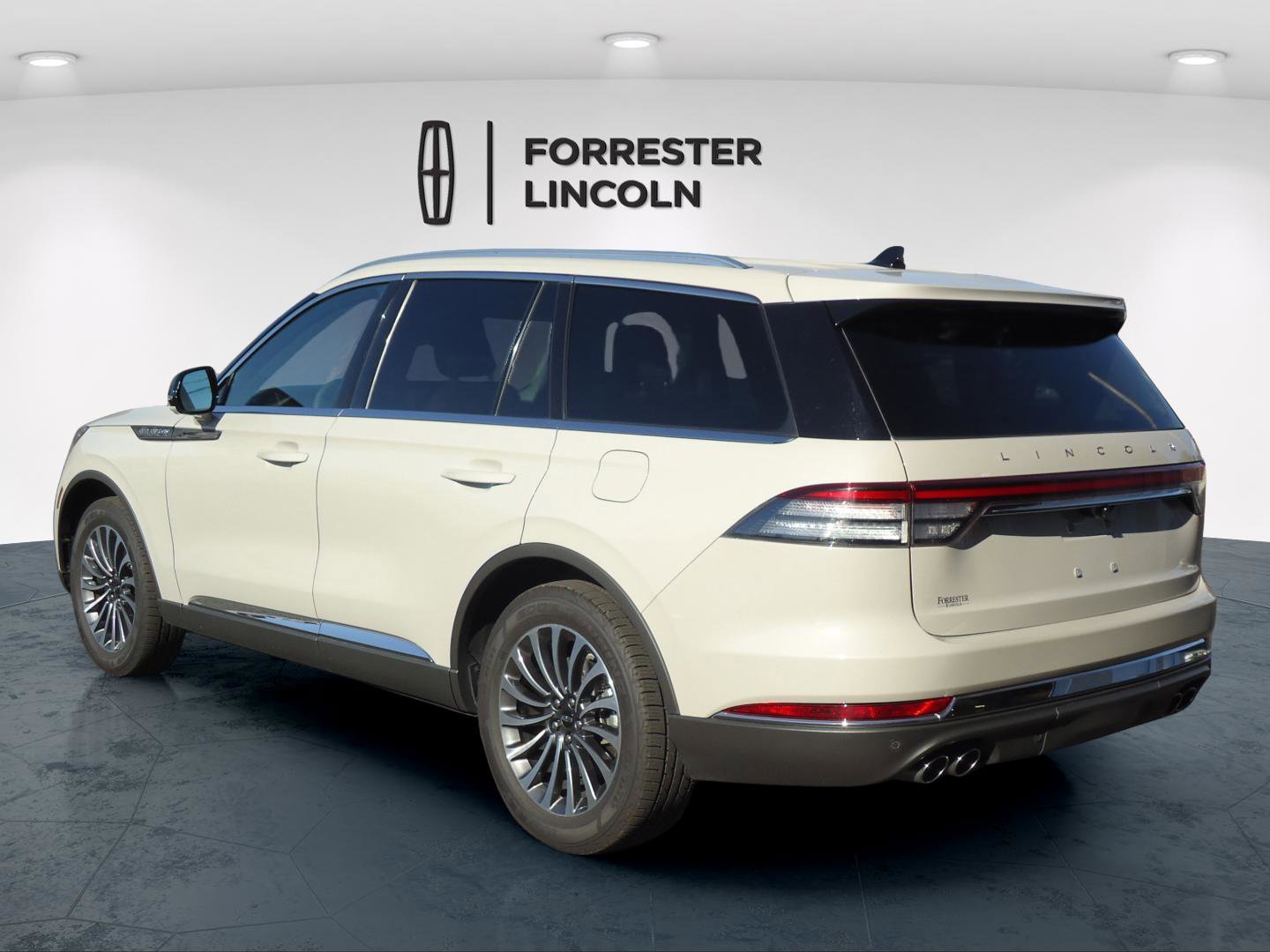 Used 2023 Lincoln Aviator Reserve w/ Class IV Trailer Tow Package image 5