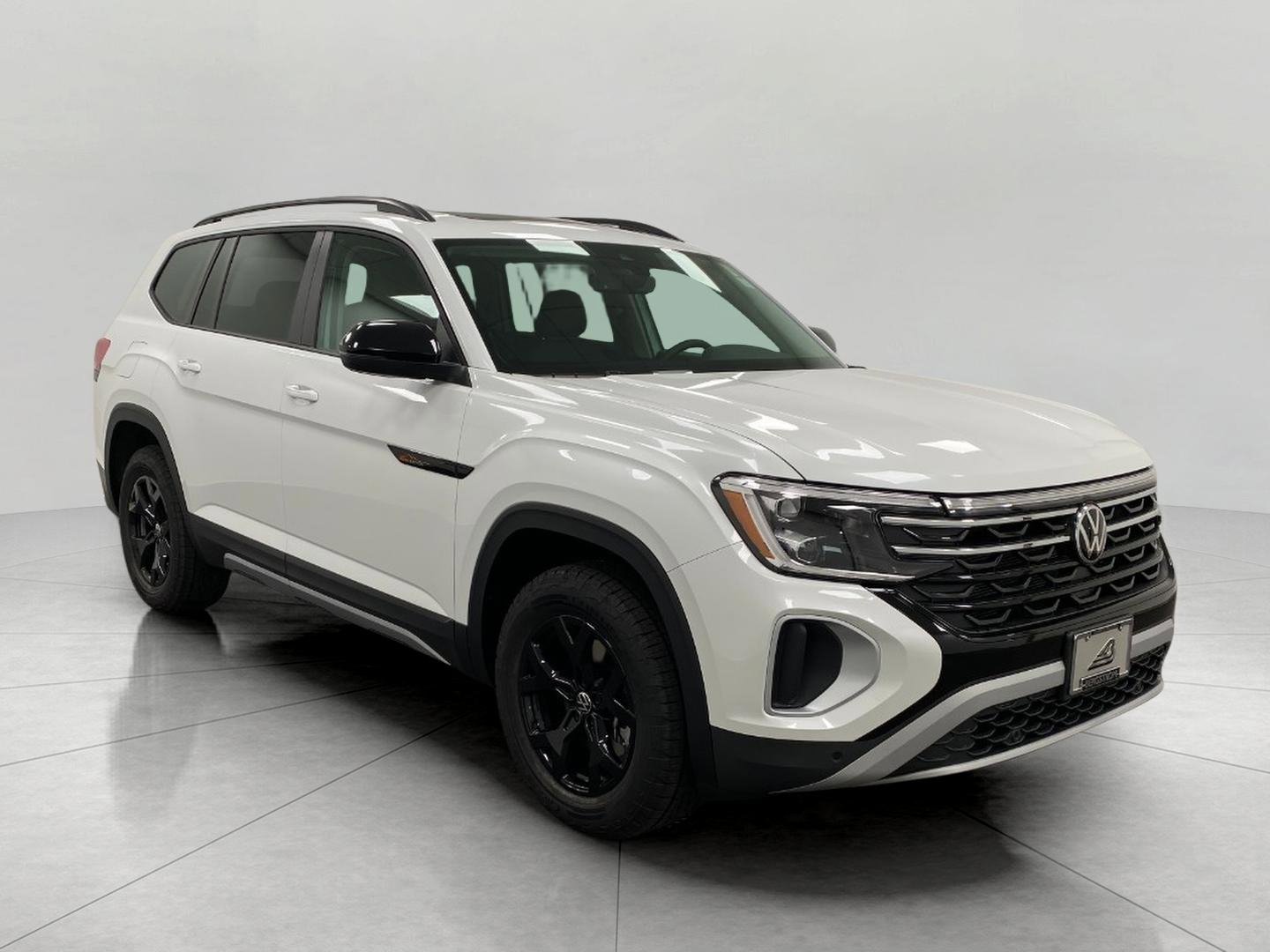 New 2026 Volkswagen Atlas Peak Edition image 1