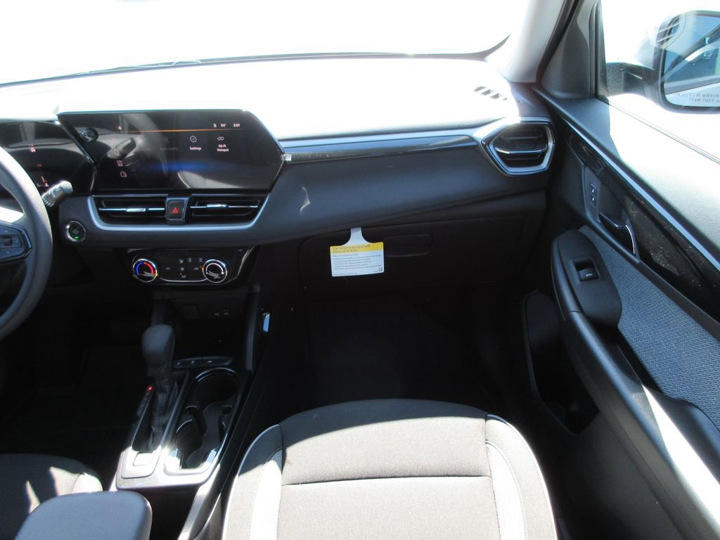 New 2026 Chevrolet TrailBlazer LT w/ LPO, Blackout Package FWD image 16