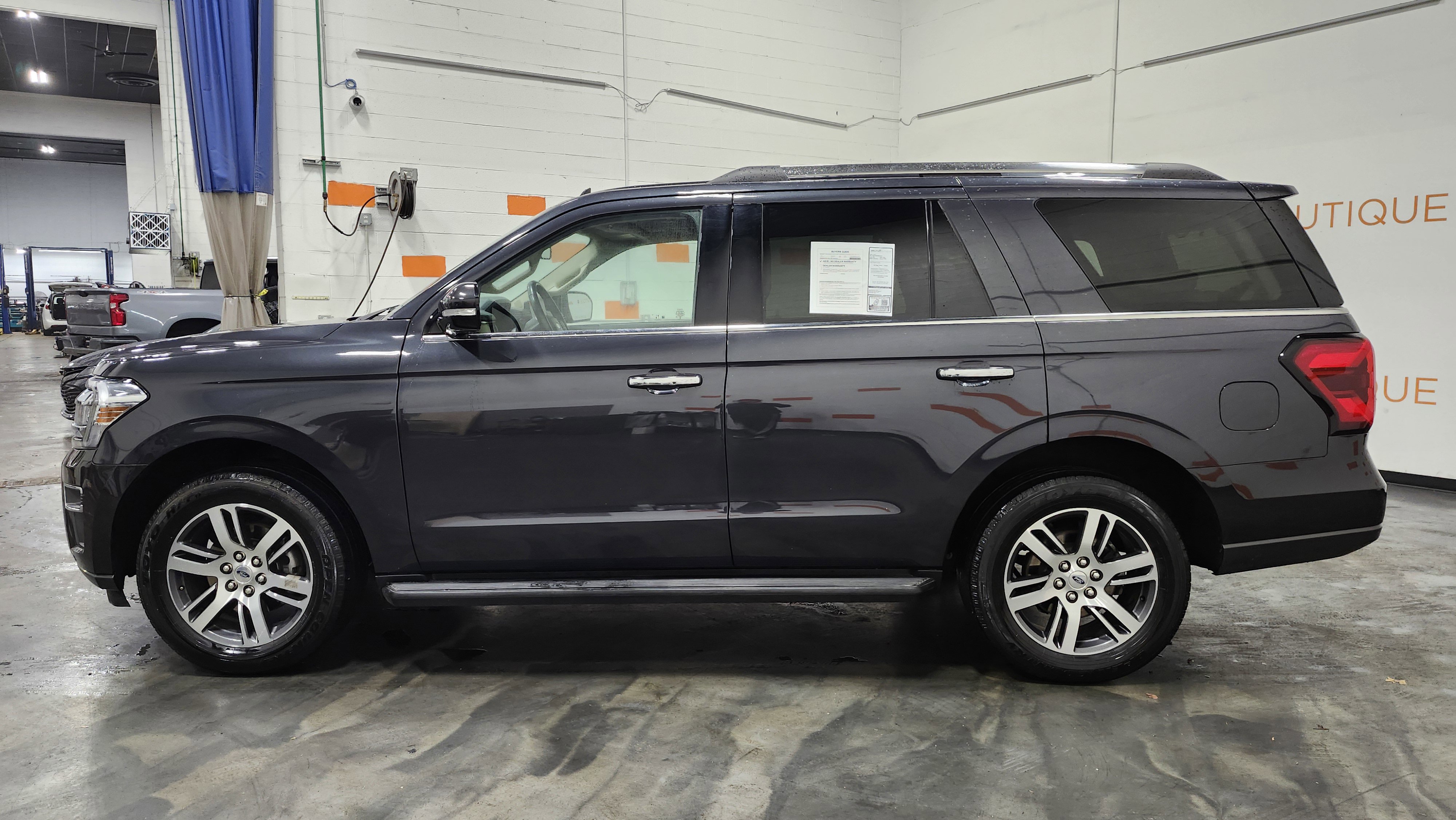 Used 2024 Ford Expedition Limited image 17