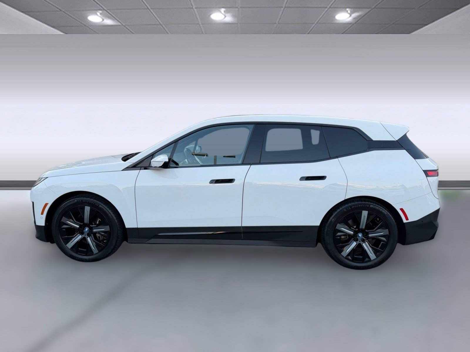 Certified 2022 BMW iX xDrive50 w/ Convenience Package AWD/4WD image 2