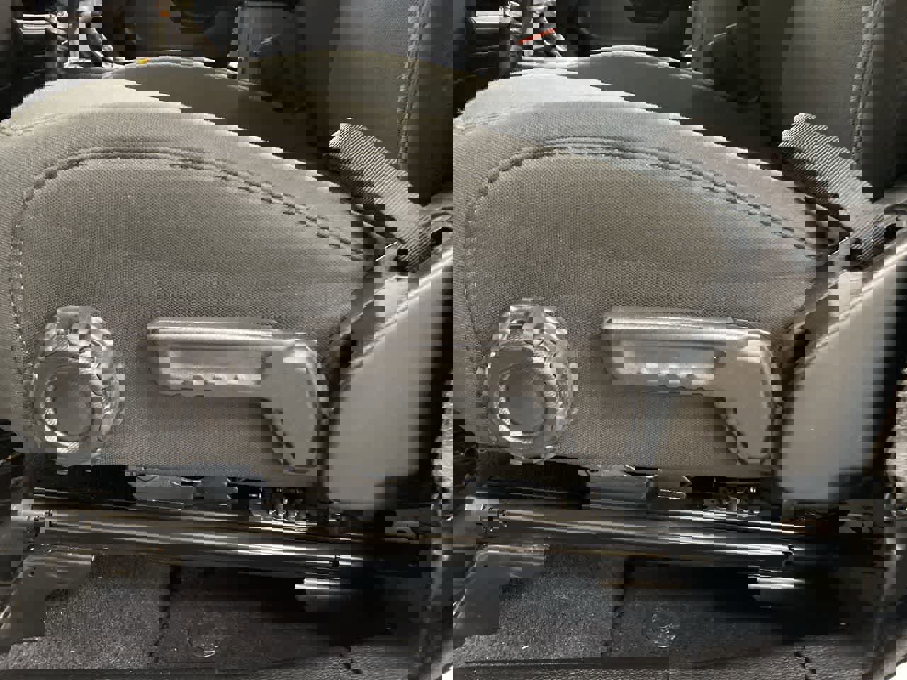 Used 2023 Jeep Wrangler Sport S image 14