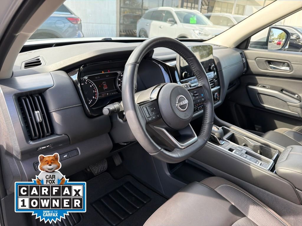 Used 2024 Nissan Pathfinder SL FWD image 17