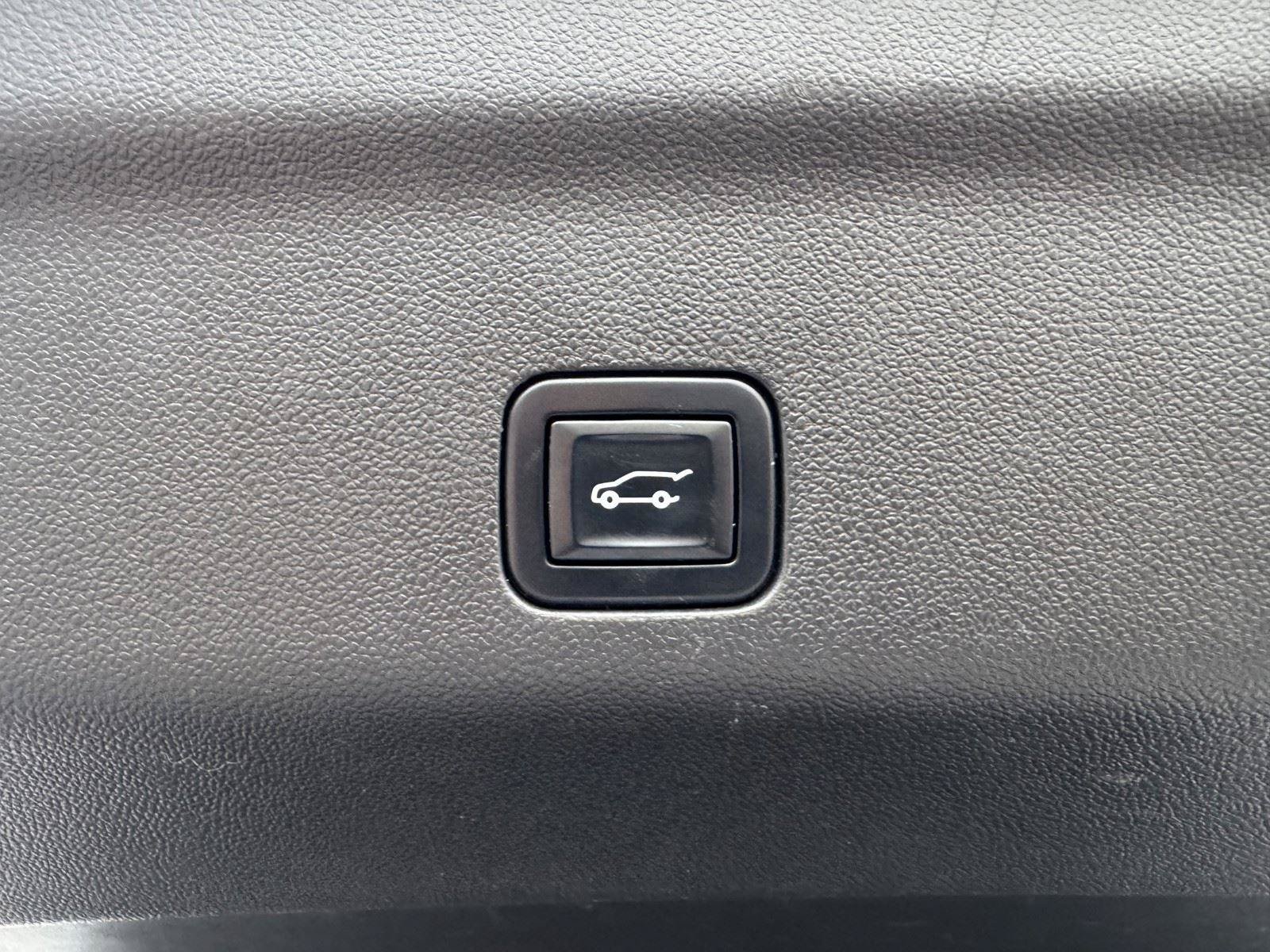 Used 2023 Chevrolet Suburban RST AWD/4WD image 40