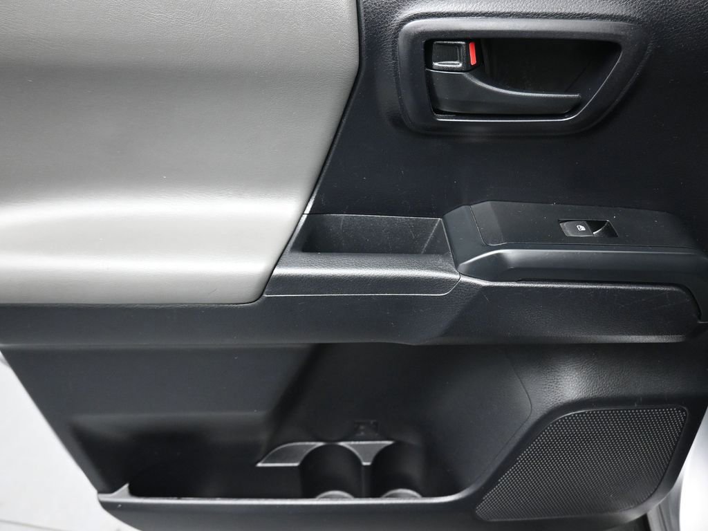 Used 2020 Toyota Tacoma SR w/ SR Convenience Package RWD image 30