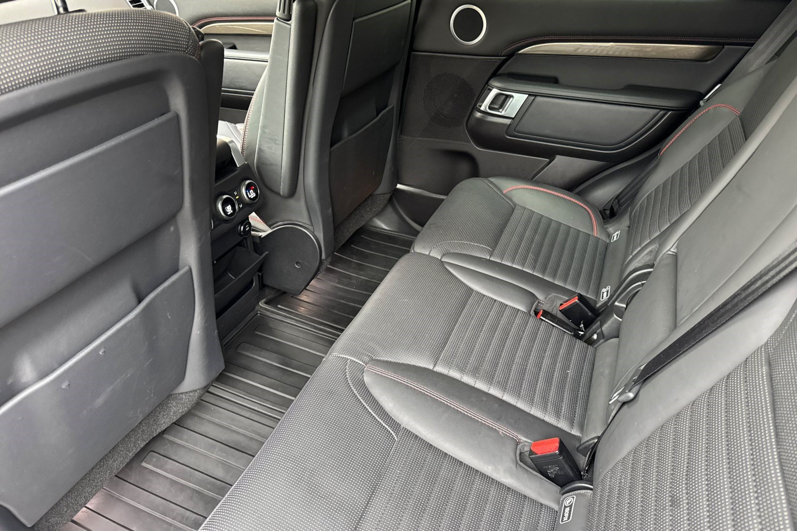 Used 2017 Land Rover Discovery HSE Luxury AWD/4WD image 28