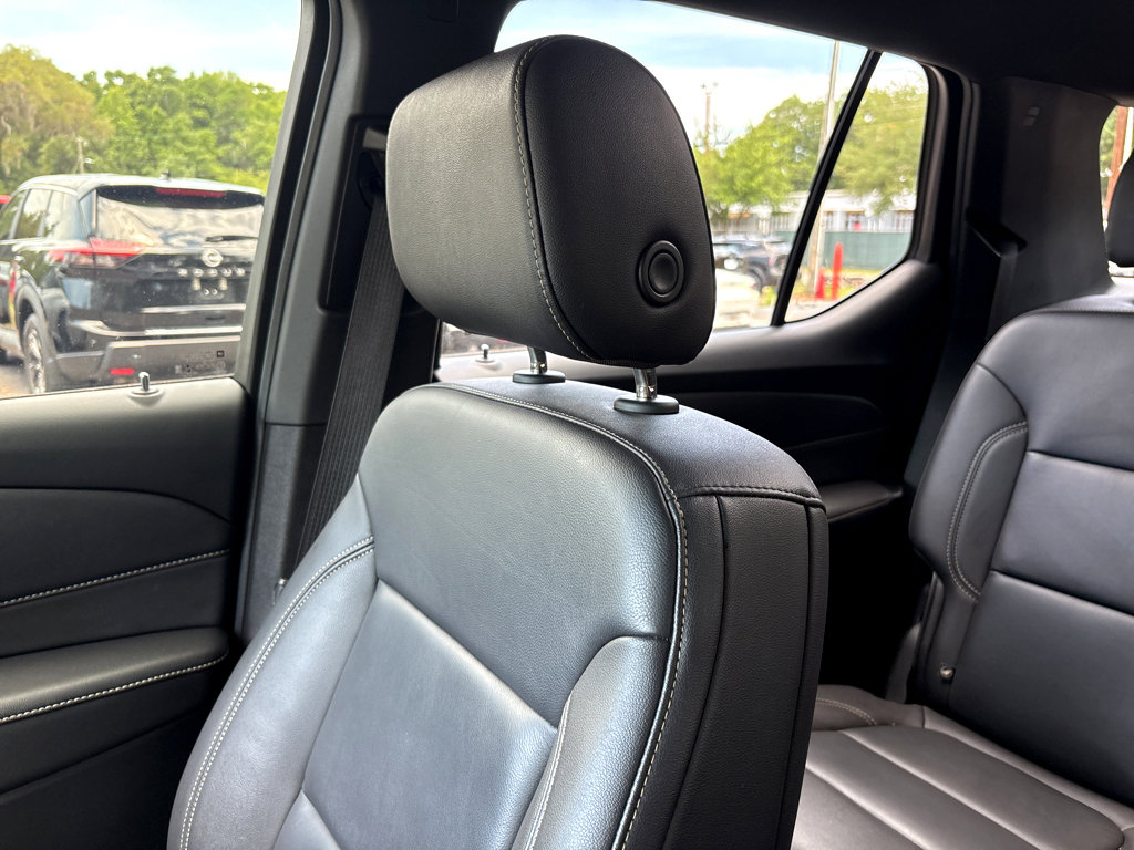 Used 2023 Chevrolet Traverse LT w/ LT Premium Package FWD image 6