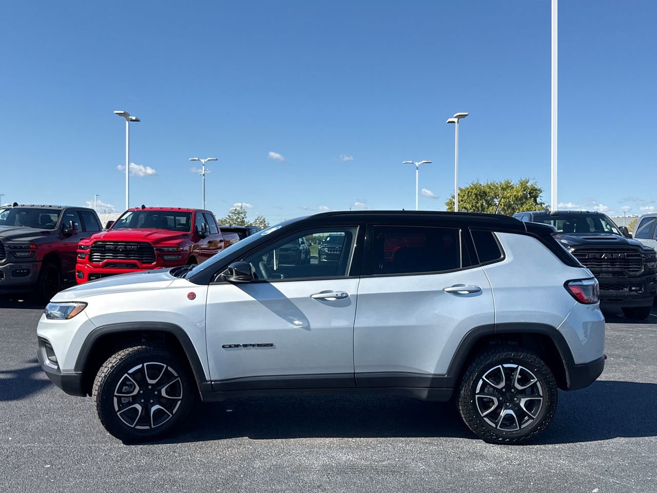 Used 2024 Jeep Compass Trailhawk image 6
