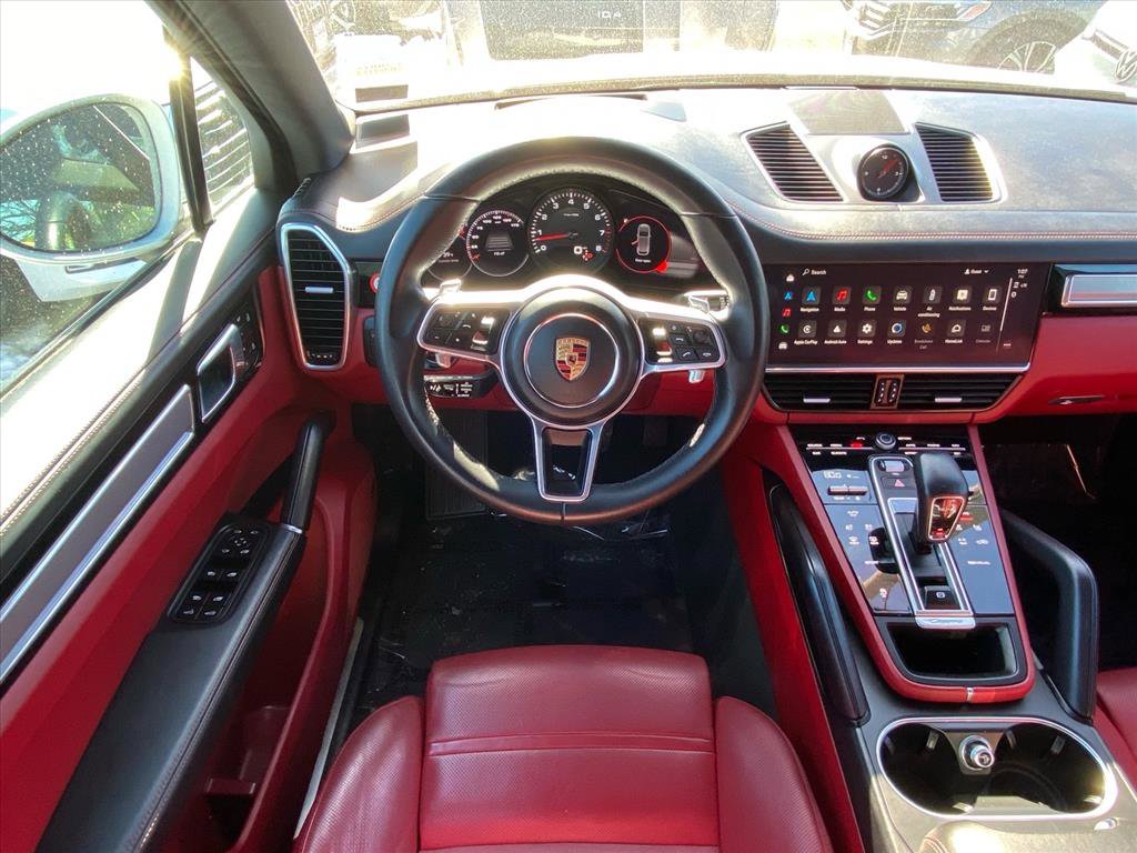 Used 2023 Porsche Cayenne Platinum Edition image 3