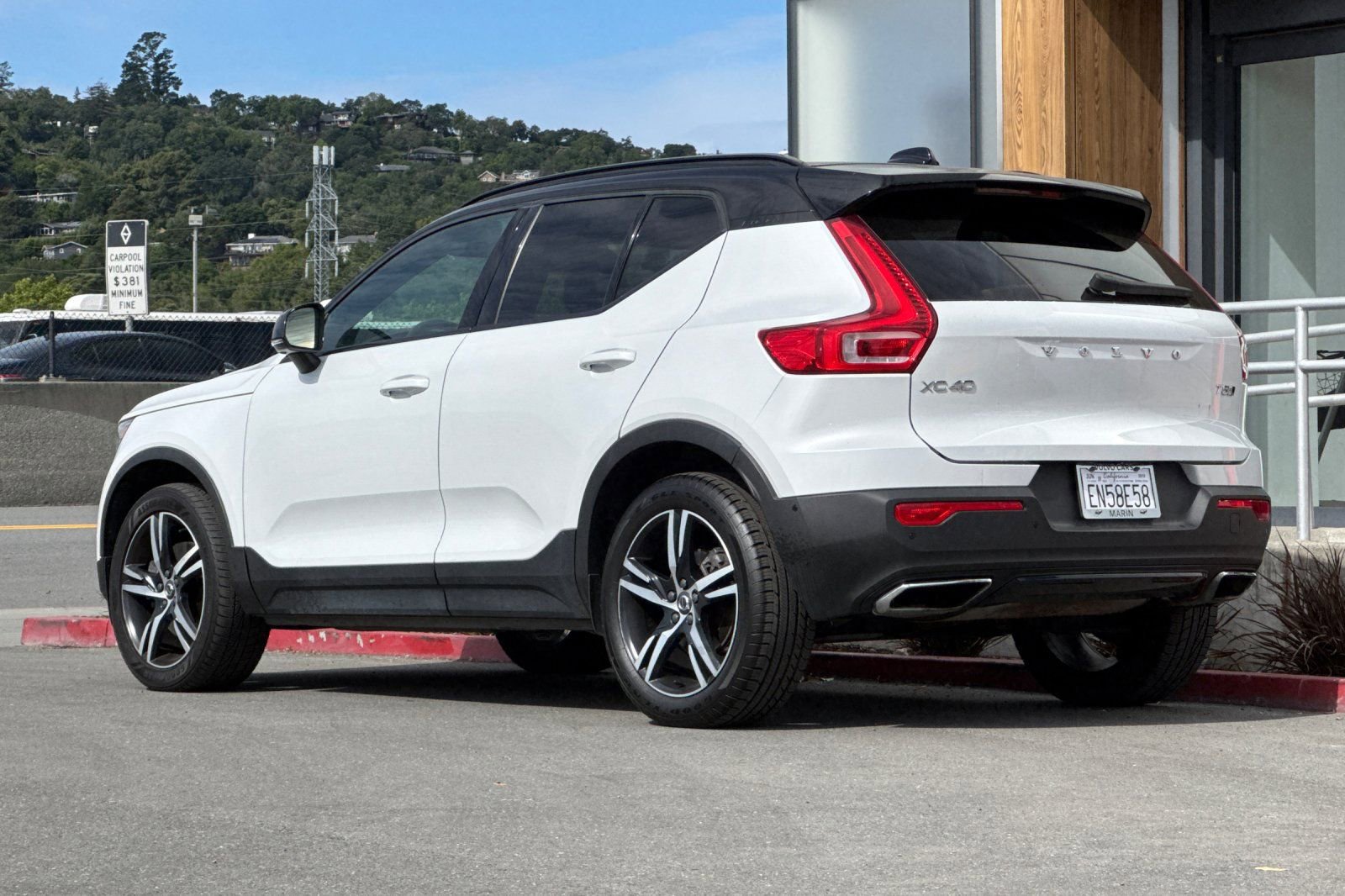 Used 2019 Volvo XC40 T5 R-Design image 6