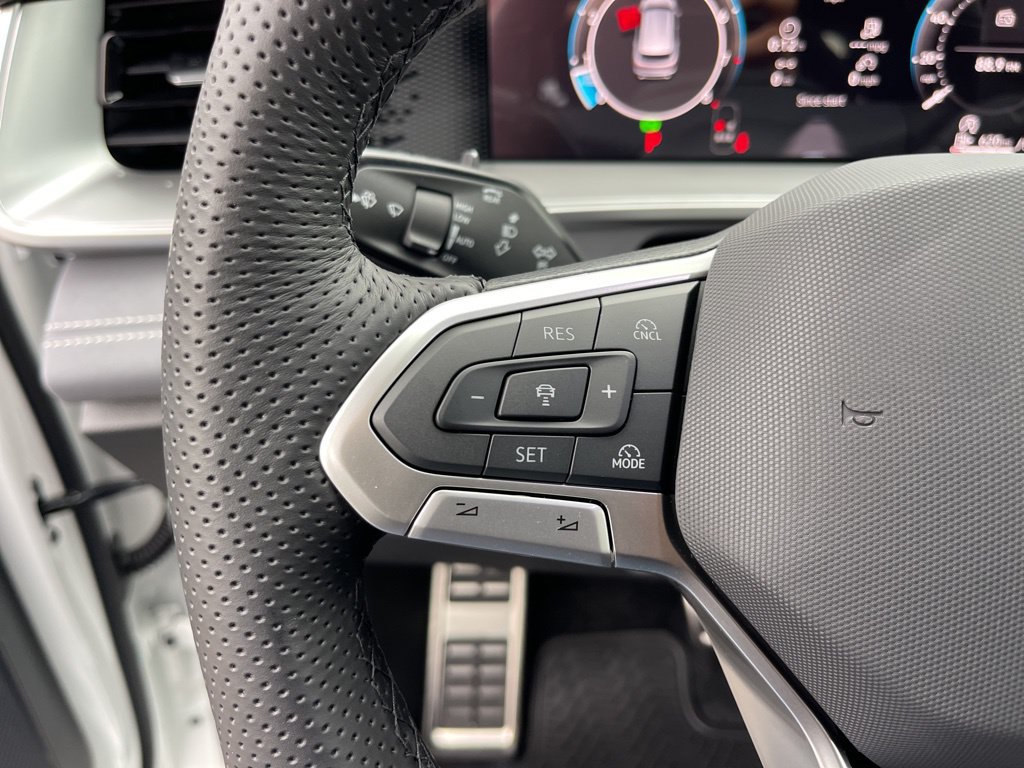 New 2026 Volkswagen Tiguan SE R-Line AWD/4WD image 13