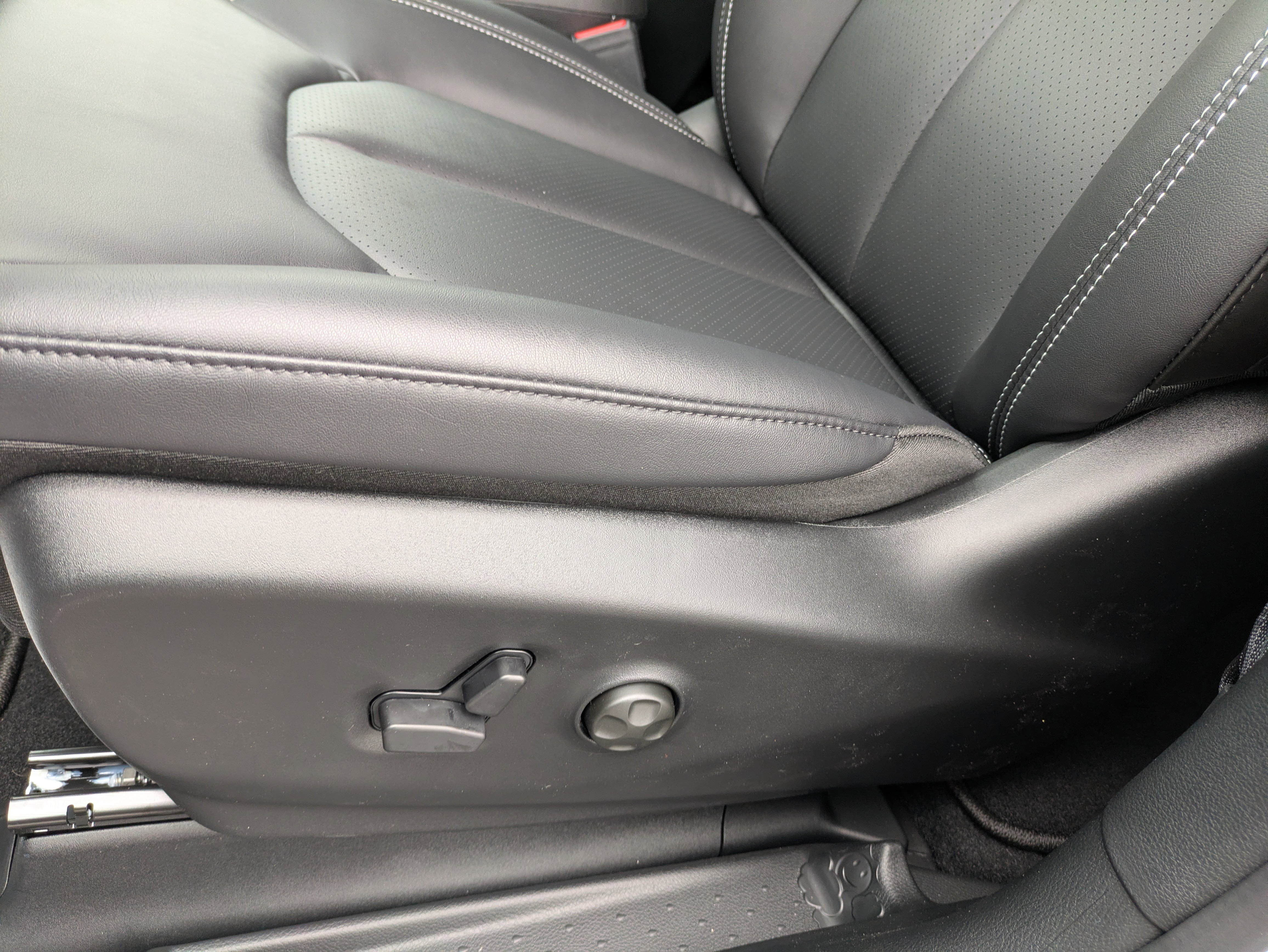 Used 2026 Chrysler Pacifica Select image 9