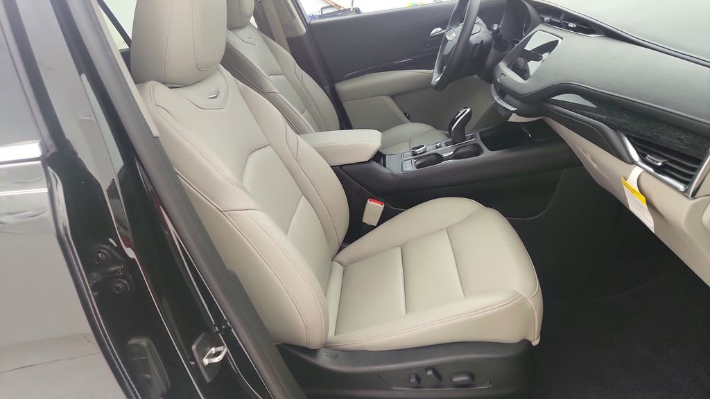 Certified 2023 Cadillac XT4 Premium Luxury w/ Cold Weather Package image 46