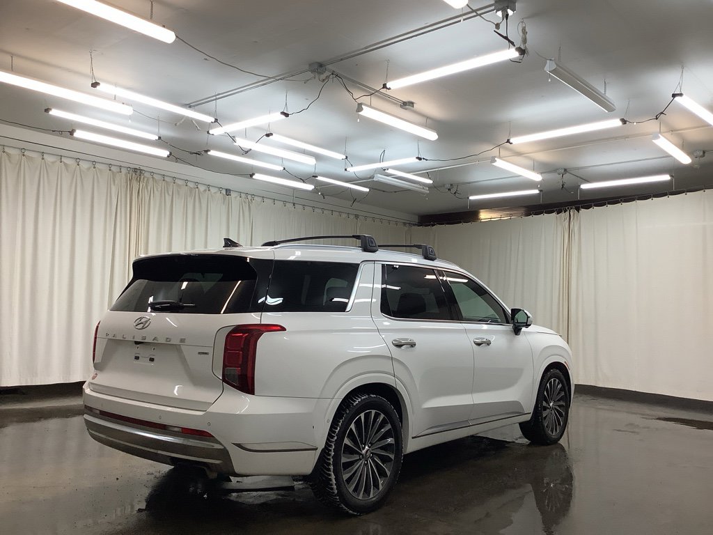 Used 2023 Hyundai Palisade Calligraphy image 6