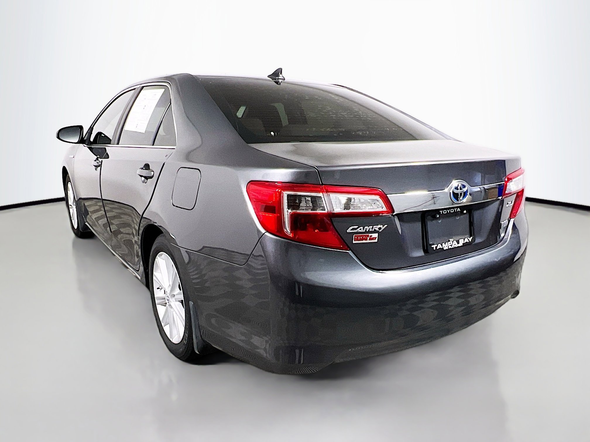 Used 2014 Toyota Camry XLE w/ Leather Package FWD image 8
