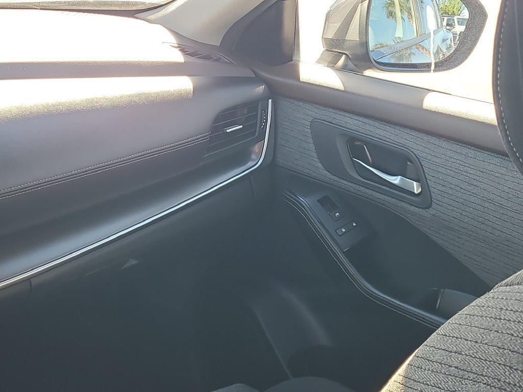 Used 2023 Nissan Rogue SV FWD image 19