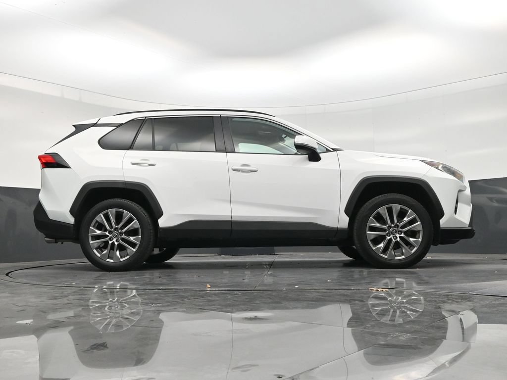 Used 2019 Toyota RAV4 XLE Premium FWD image 25