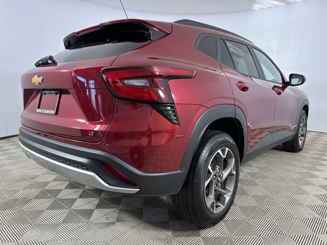 Used 2024 Chevrolet Trax LT w/ LT Convenience Package image 7