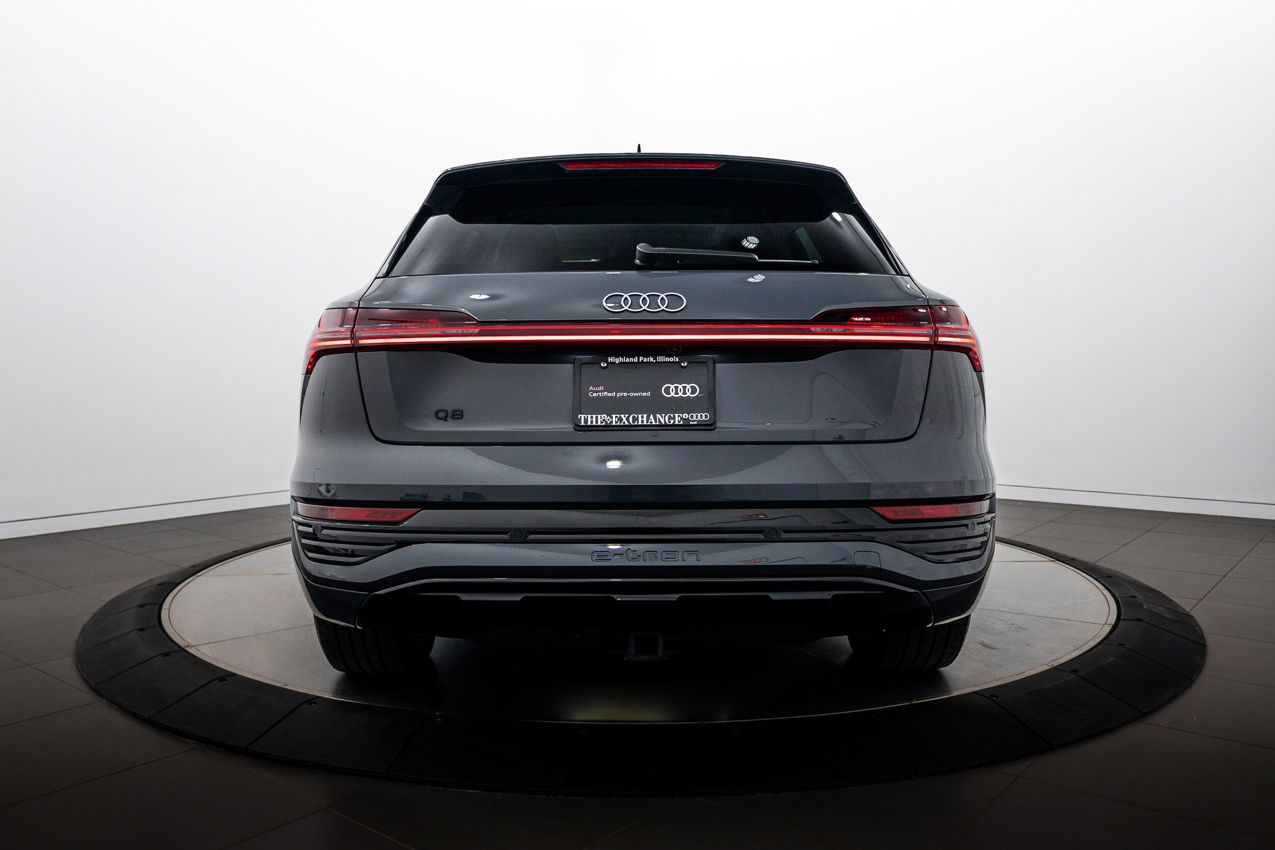 Certified 2024 Audi Q8 e-tron Premium Plus w/ Premium Plus Package AWD/4WD image 22
