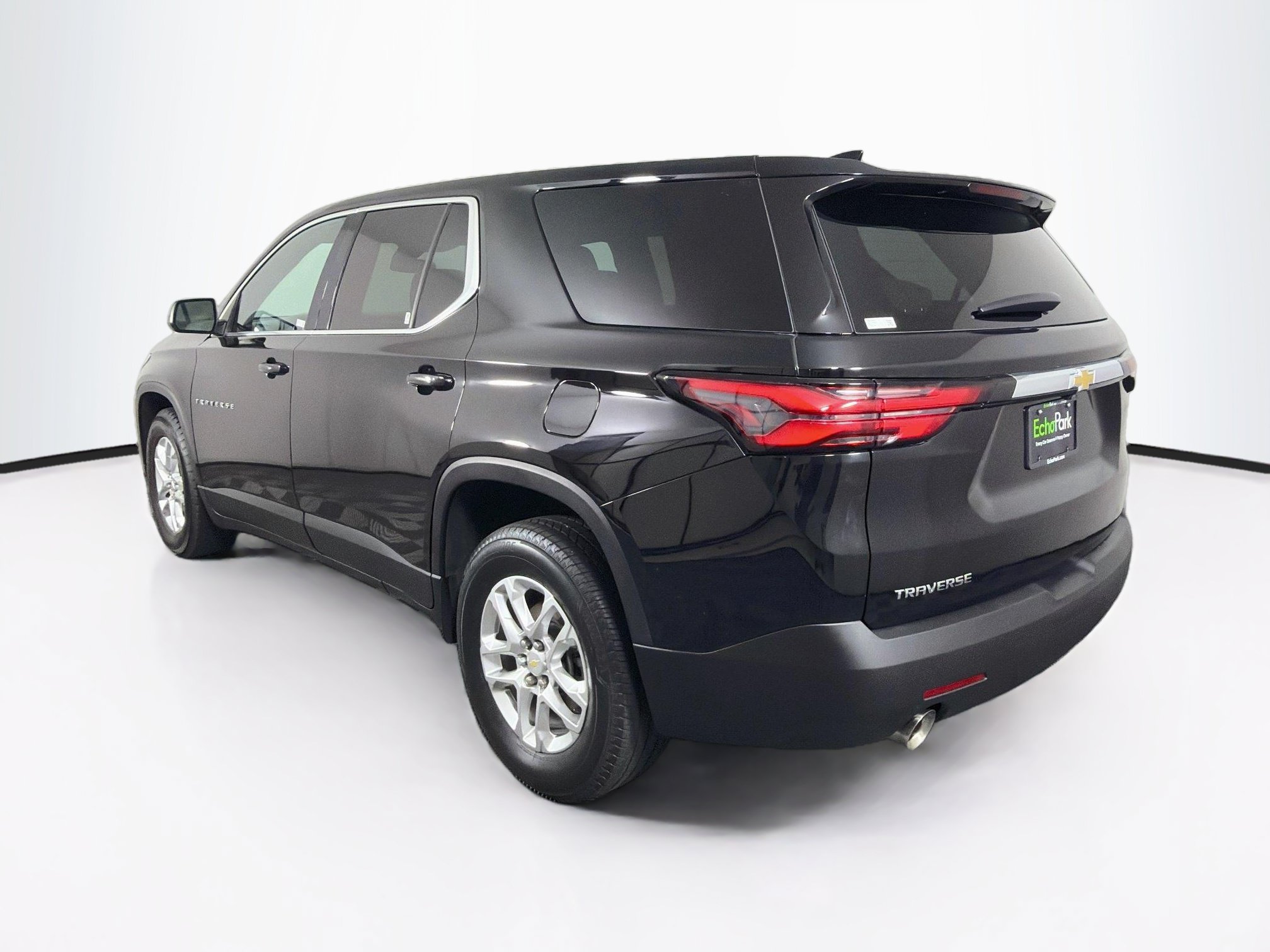 Used 2023 Chevrolet Traverse LS FWD image 5