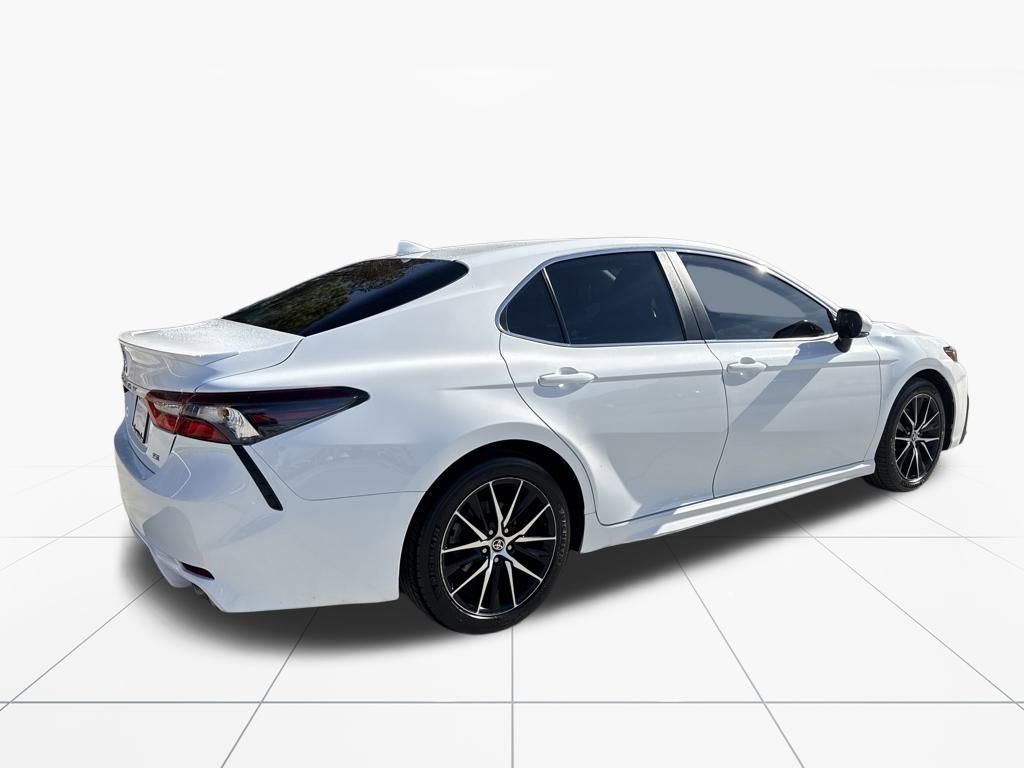 Used 2024 Toyota Camry SE image 9