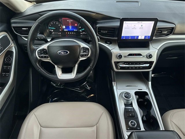 Used 2022 Ford Explorer XLT w/ Equipment Group 202A image 9