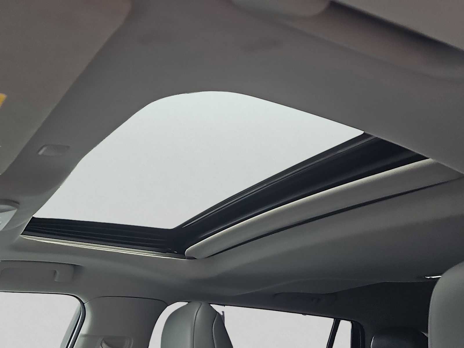 Used 2022 Toyota Highlander XLE AWD/4WD image 14