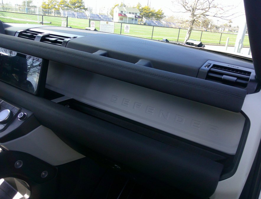 Used 2023 Land Rover Defender 110 S image 40