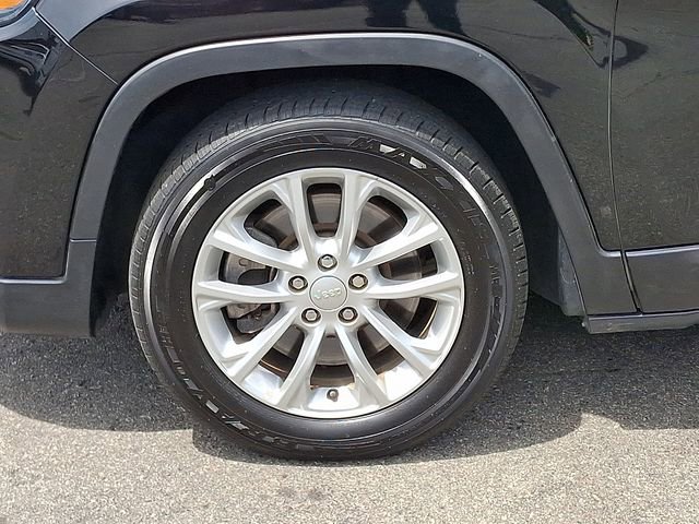 Used 2019 Jeep Cherokee Latitude w/ Popular Appearance Group FWD image 27