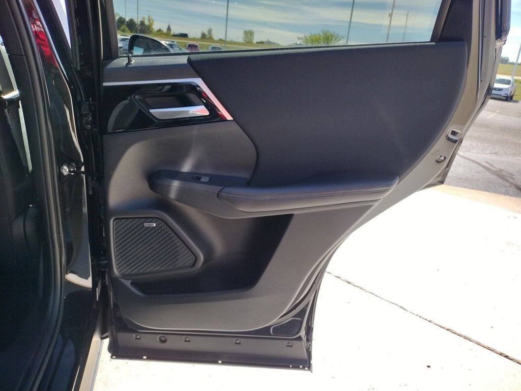 New 2025 Mitsubishi Outlander ES image 25