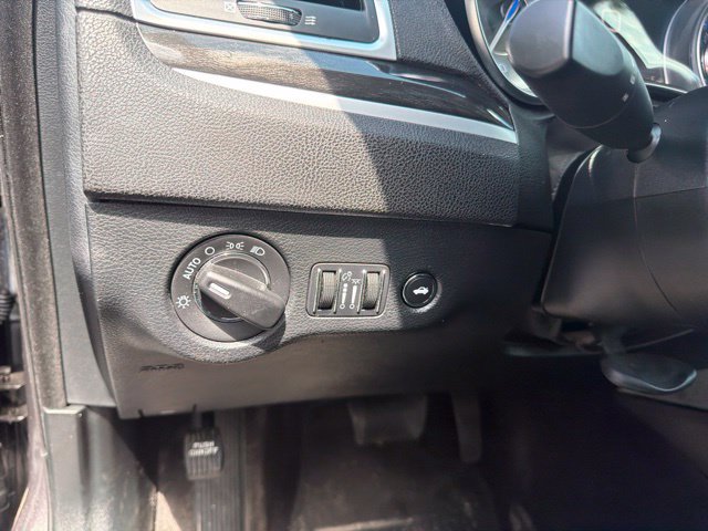 Used 2017 Chrysler 300 Limited RWD image 12
