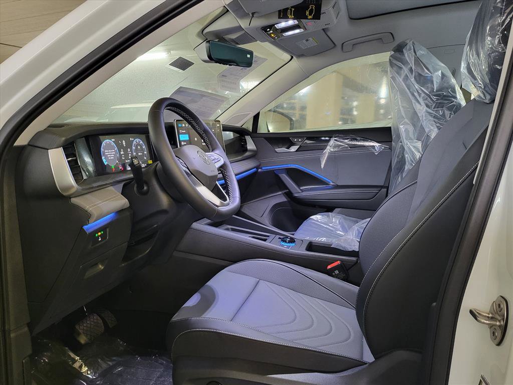 New 2026 Volkswagen Tiguan SE image 2