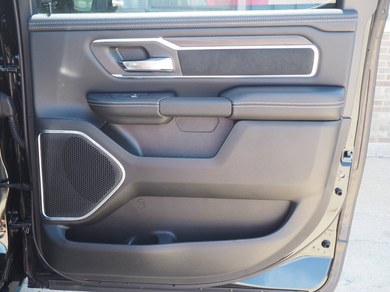New 2026 RAM 1500 Laramie AWD/4WD image 15