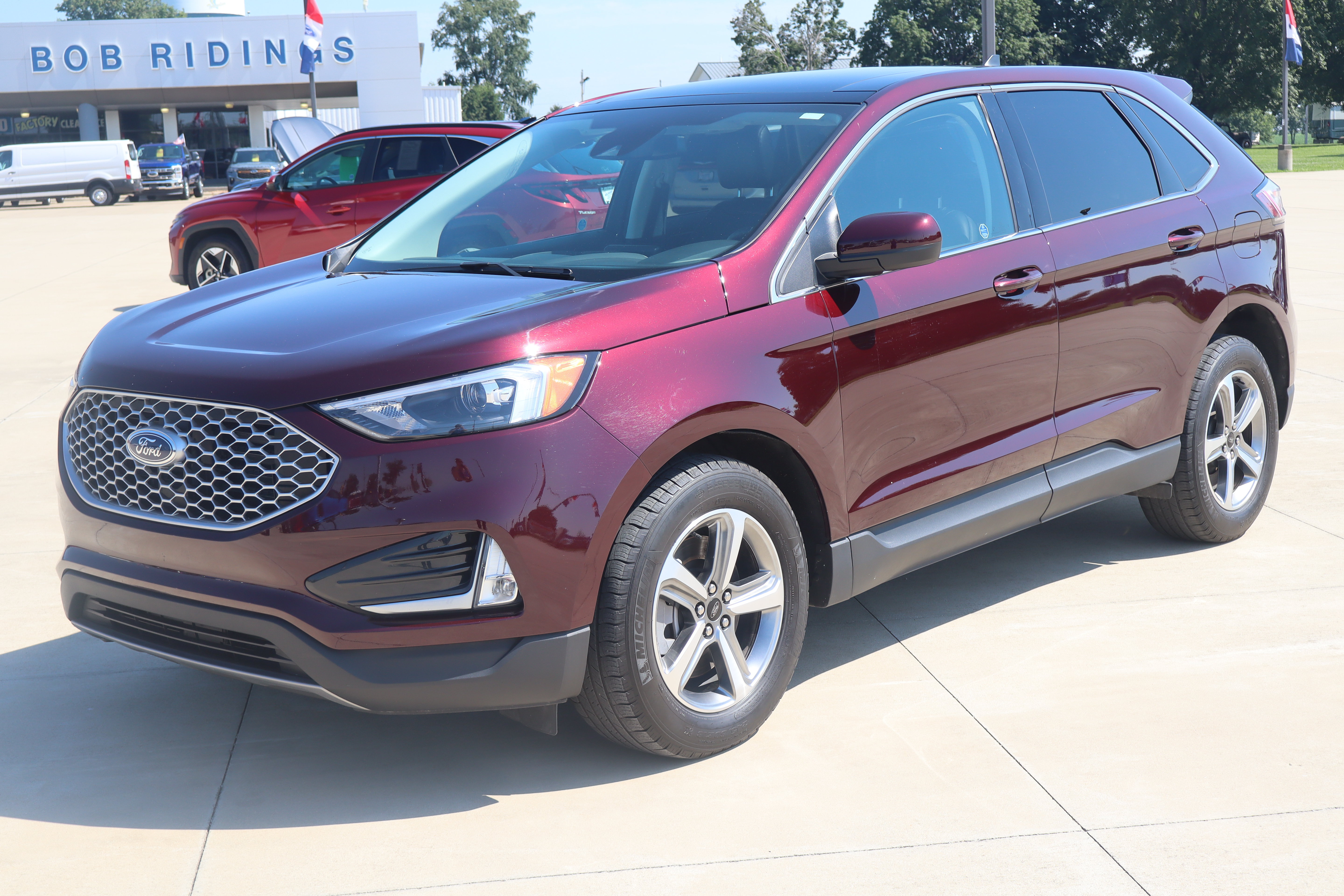 Used 2024 Ford Edge SEL w/ Convenience Package AWD/4WD image 2