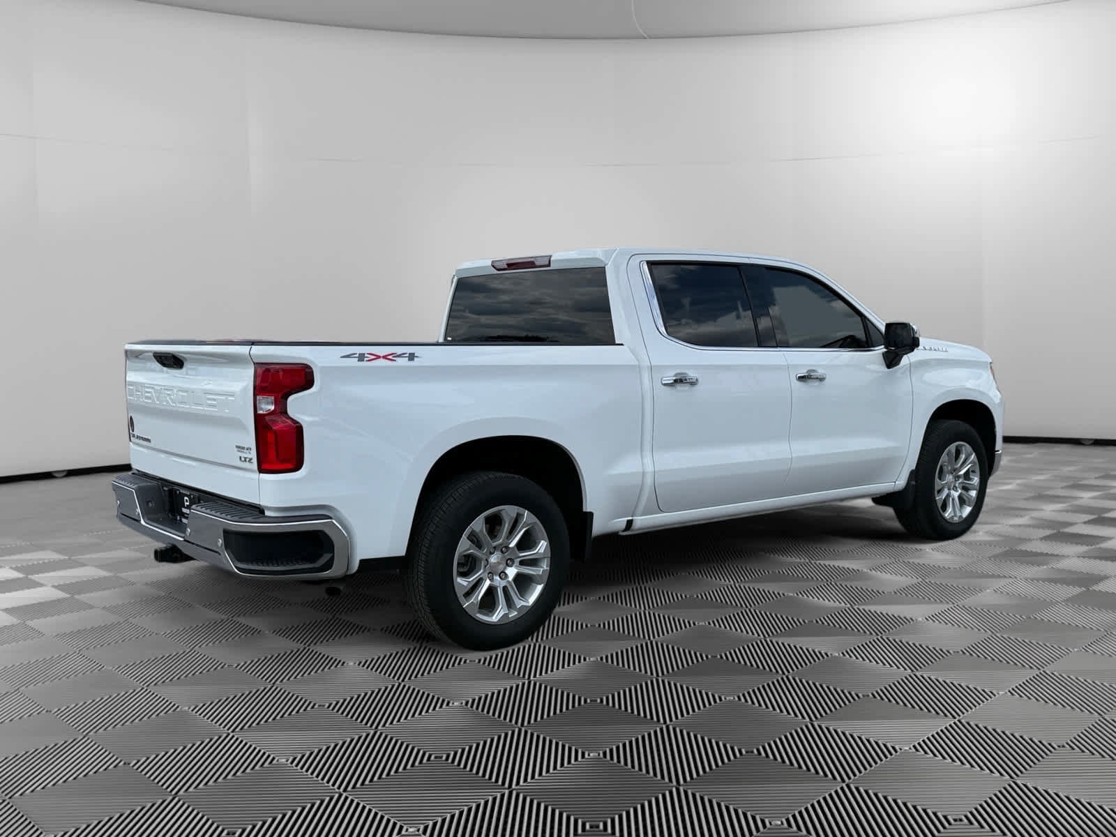 Used 2025 Chevrolet Silverado 1500 LTZ AWD/4WD image 5