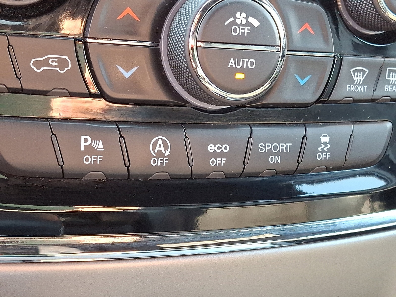 Used 2019 Jeep Grand Cherokee Altitude image 24