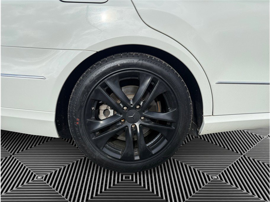 Used 2010 Mercedes-Benz E 350 4MATIC Sedan image 14