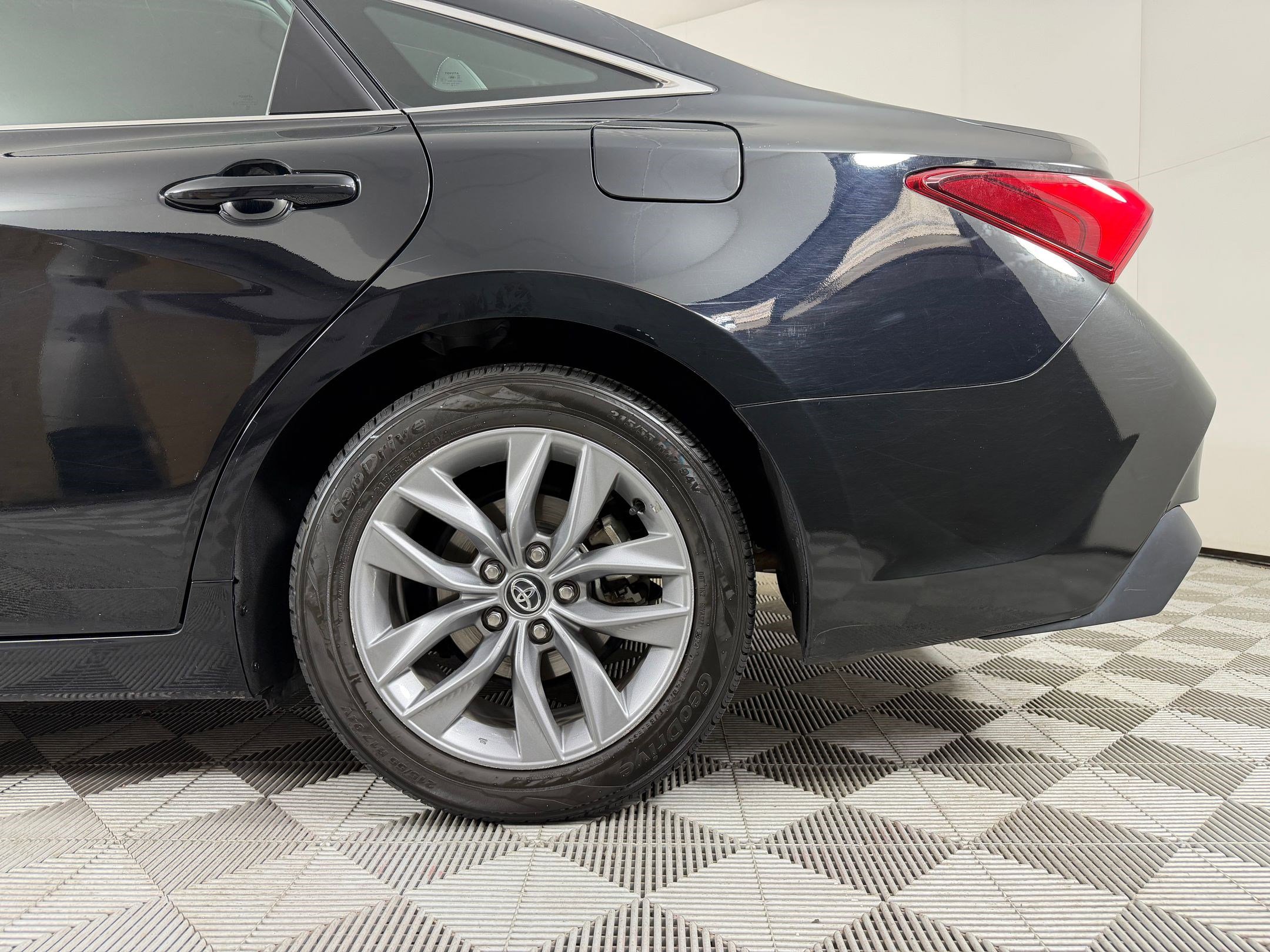 Used 2020 Toyota Avalon XLE w/ Moonroof Package FWD image 27