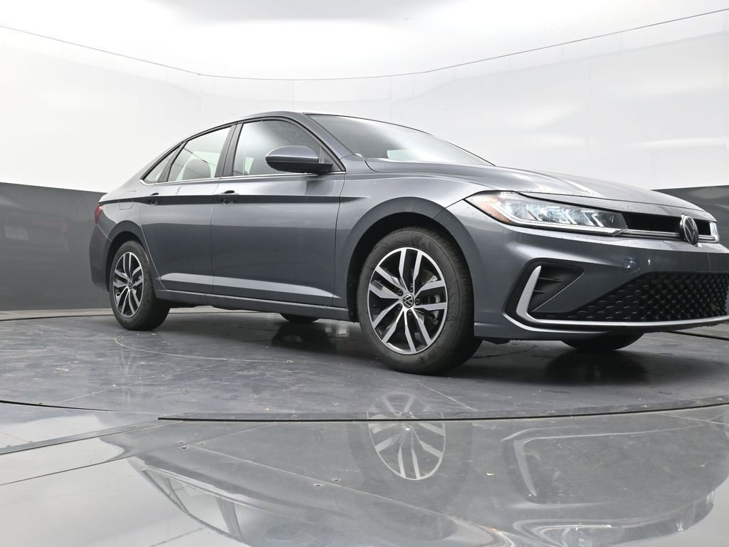 Used 2025 Volkswagen Jetta SE image 23