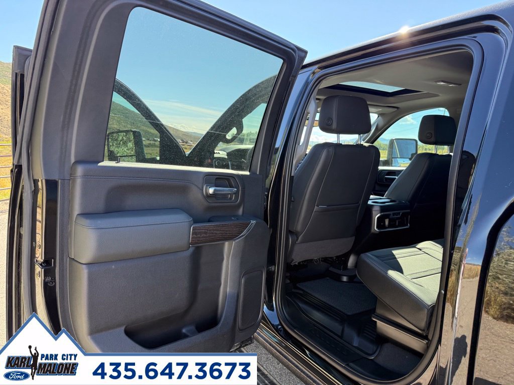 Used 2022 GMC Sierra 2500 Denali w/ Denali Black Diamond Edition AWD/4WD image 28